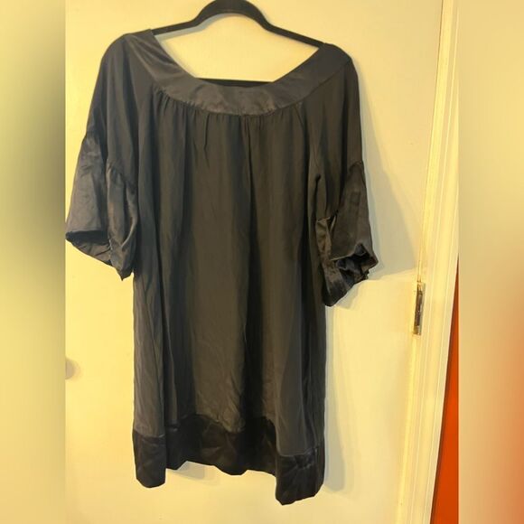 GRAHAM And SPENCER 100% Silk Short Black Dress with Bell Sleeves Sz Small - Picture 3 of 8